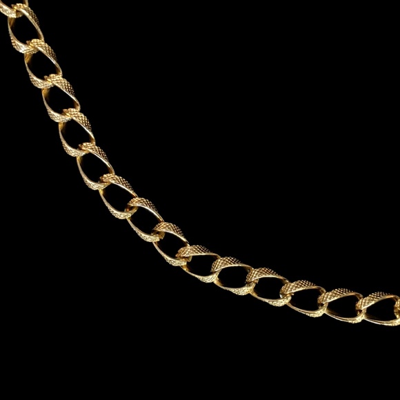 Vintage Criss Cross Stamped Gold Chain Necklace - Picture 3 of 4
